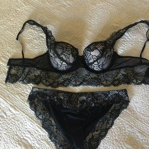 Size 34B/M | Black Lace Lingerie Set